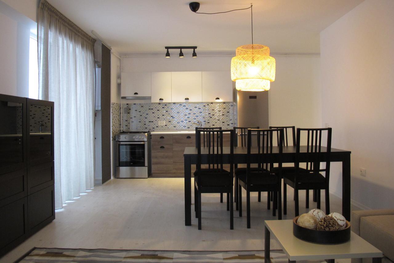 Airport Residence 2 Отопени Екстериор снимка