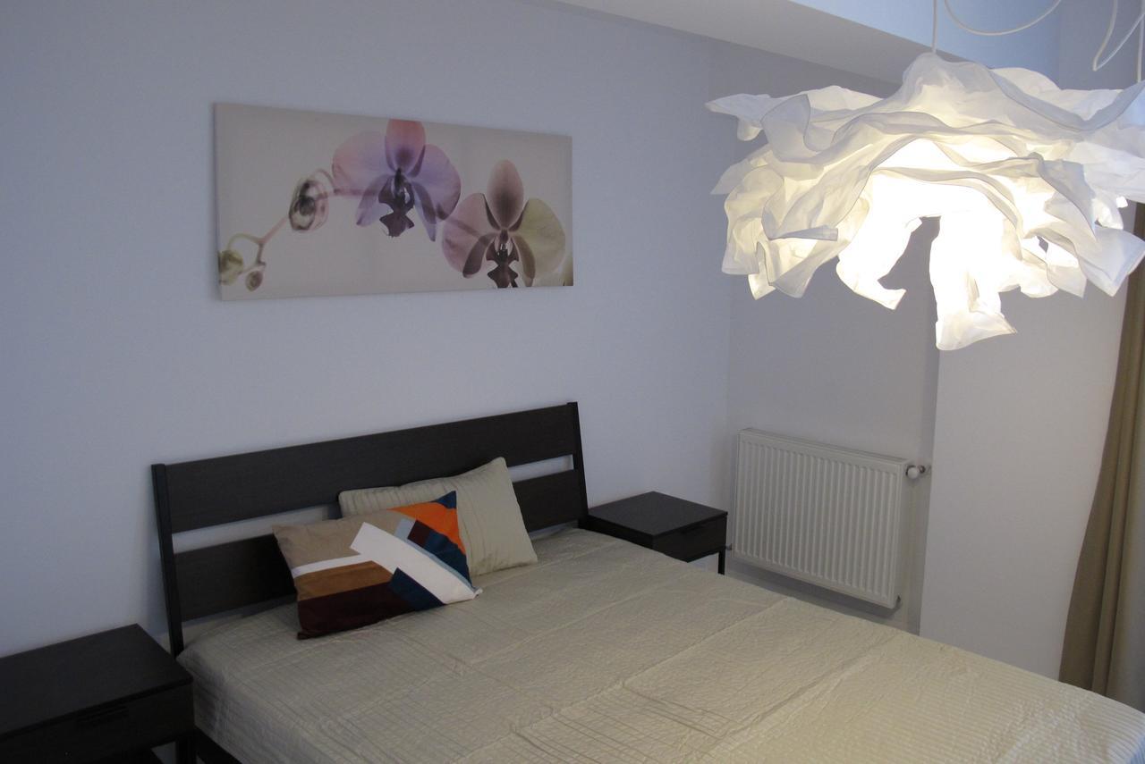 Airport Residence 2 Отопени Екстериор снимка