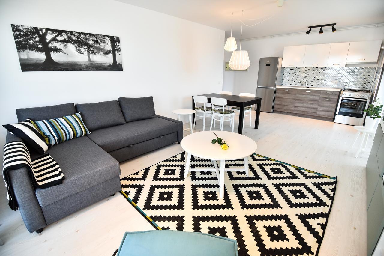 Airport Residence 2 Отопени Екстериор снимка